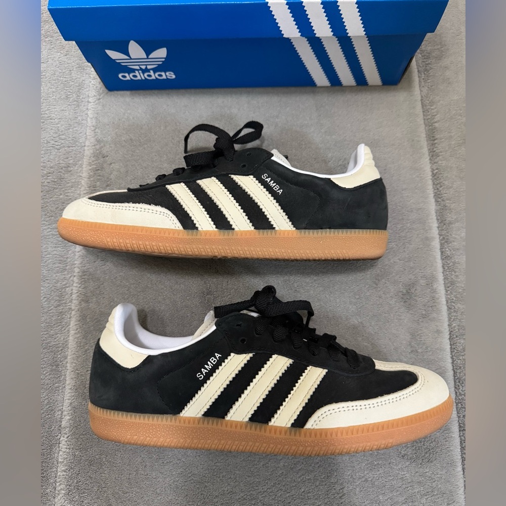 Adidas Samba OG in Core Black/Wonder White/Silver Metallic Size M5.5 / W6.5